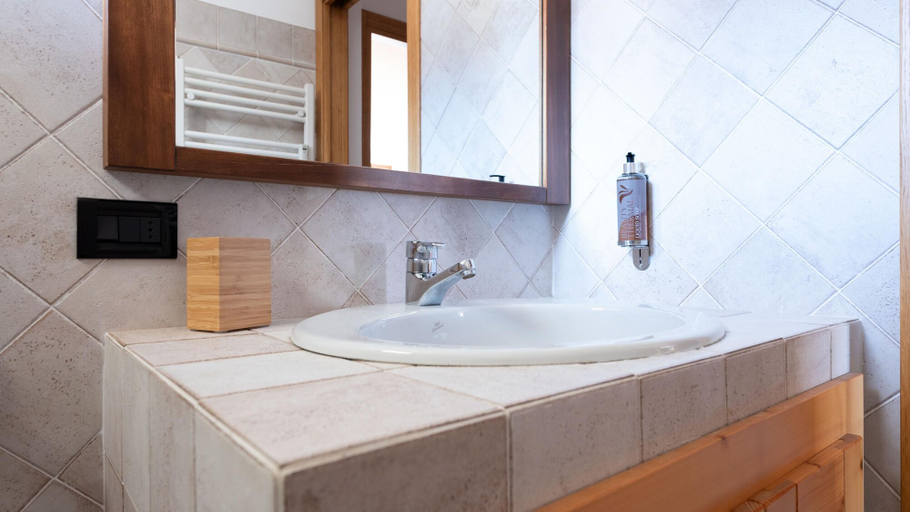 Bathroom 4, Osteglio 15 Frodolfo, Sondrio