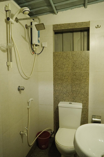 Bathroom 3, City View Hostel, K.F.G. & G. Korale