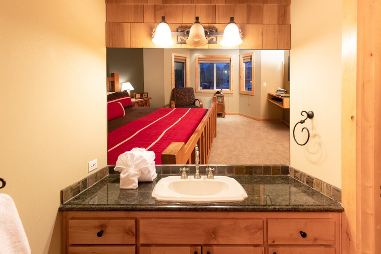 Bathroom 3, Grand Forest Lodge #1884, San Bernardino