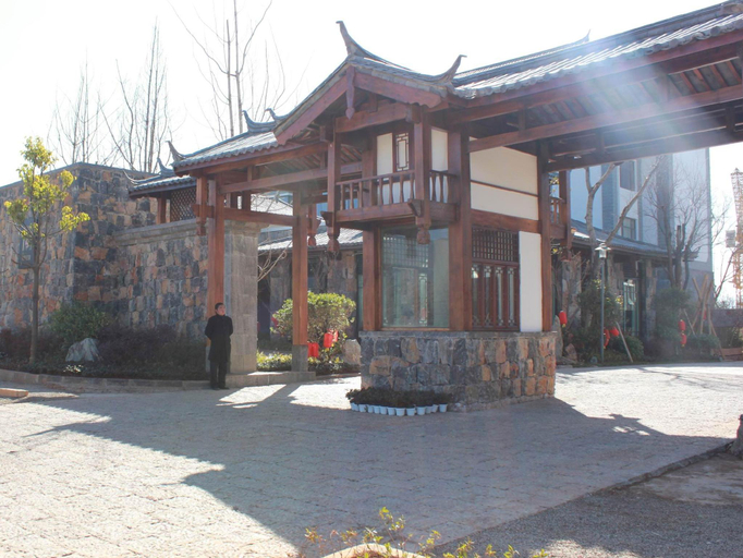 Exterior & Views