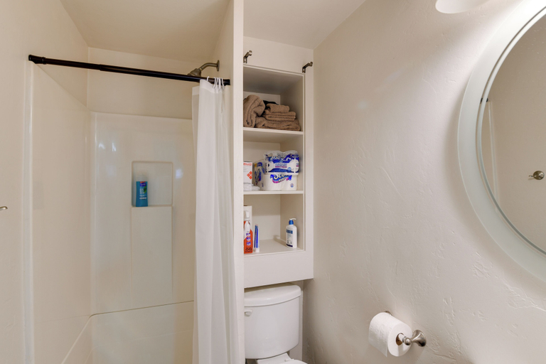 Bathroom 4, Cozy Anchorage Retreat < 4 Mi to Downtown!, Anchorage