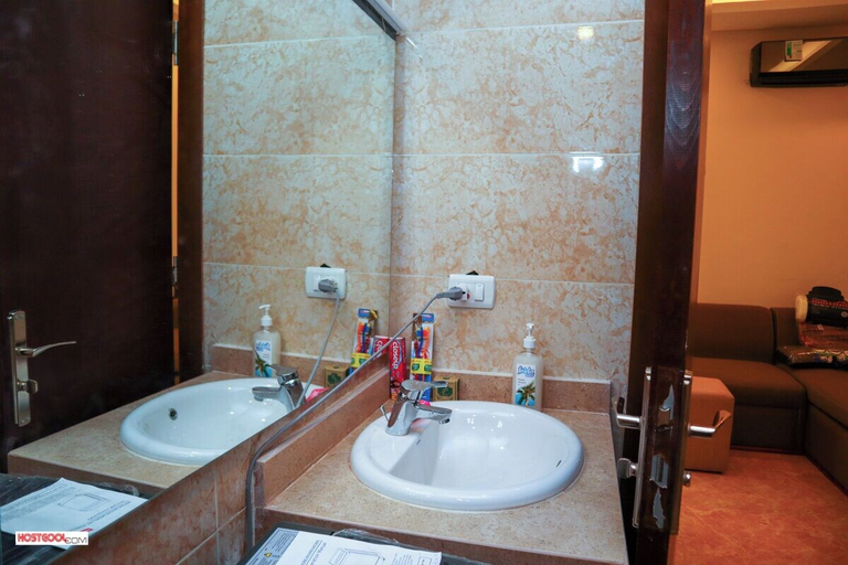 Bathroom 5, Hostgool Beach Chalets Mirage Bay Resort & aqua park, Safaja