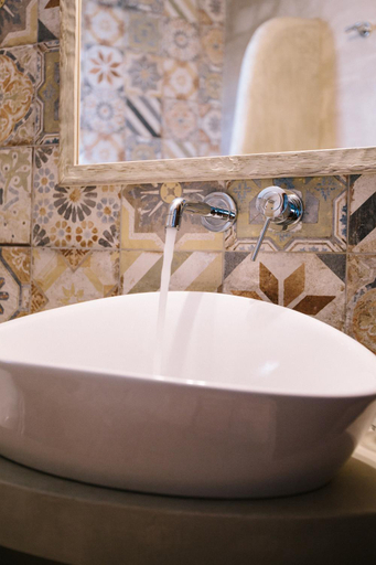 Bathroom 5, Akrotiri, South Aegean