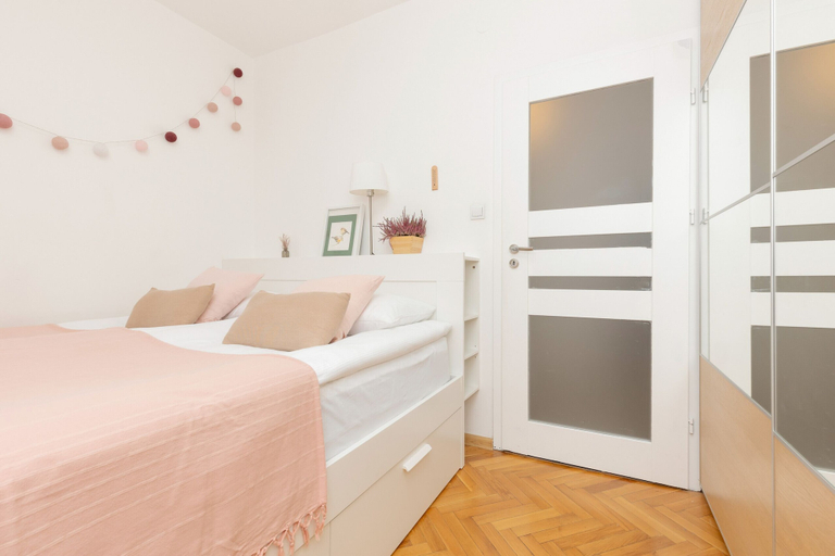 Bedroom 3, Bright Aapartment Holenderska by Renters, Warsaw