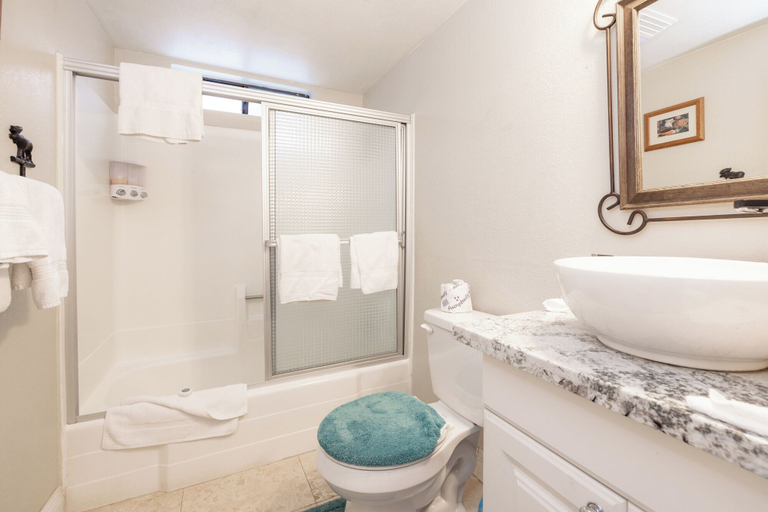 Bathroom, Mojave Getaway #1958, San Bernardino