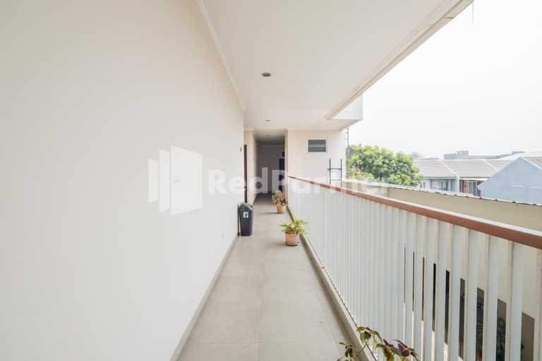 Exterior & Views 4, Palm Eight Mitra RedDoorz, South Jakarta