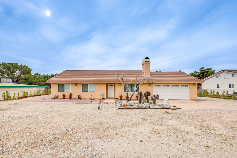 Exterior & Views 2, Updated Abode: 22 Mi to Joshua Tree National Park!, San Bernardino