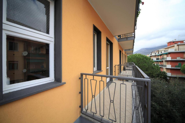 Room 3, Giardini 13 Int 15 in Borghetto Santo Spirito, Savona
