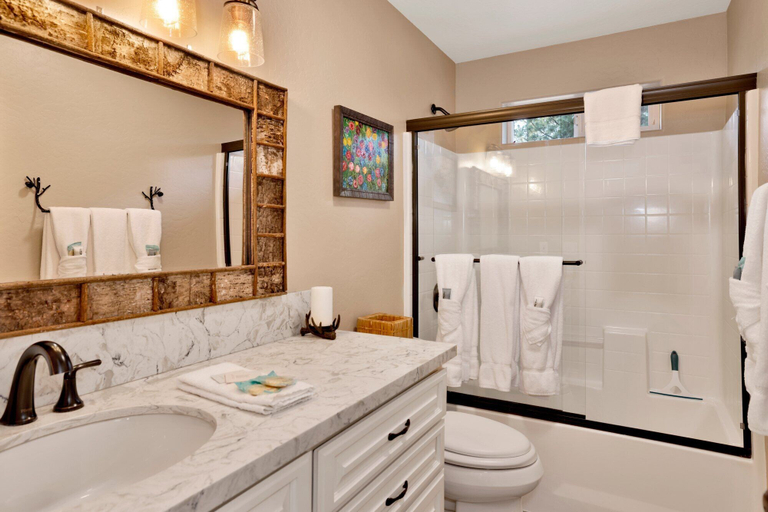 Bathroom 4, Erwin Lake Place #2219, San Bernardino