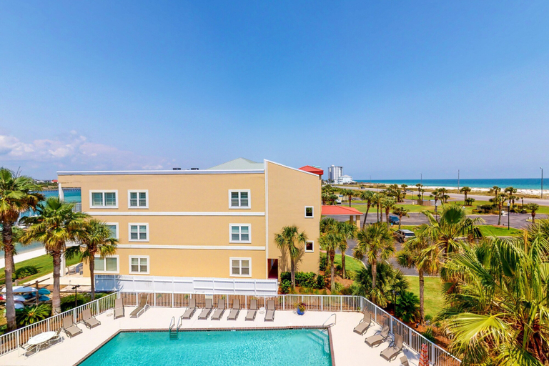 Sport & Beauty, Top Floor Condo With Gorgeous Bay View Overlooking the Pool, Escambia