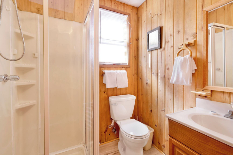 Bathroom 3, Jus' Restin #265, San Bernardino