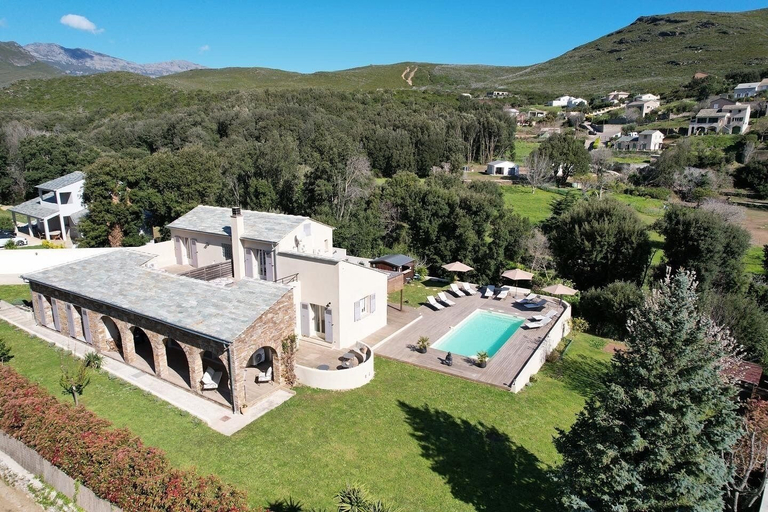 Exterior & Views