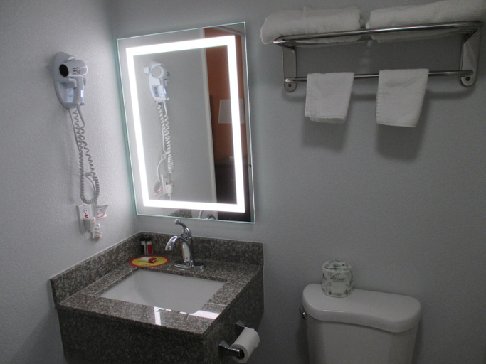 Bathroom 3, Plum Tree Inn, Gloucester