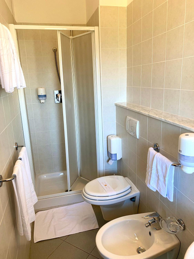 Bathroom 3, Hotel Sangro, Chieti