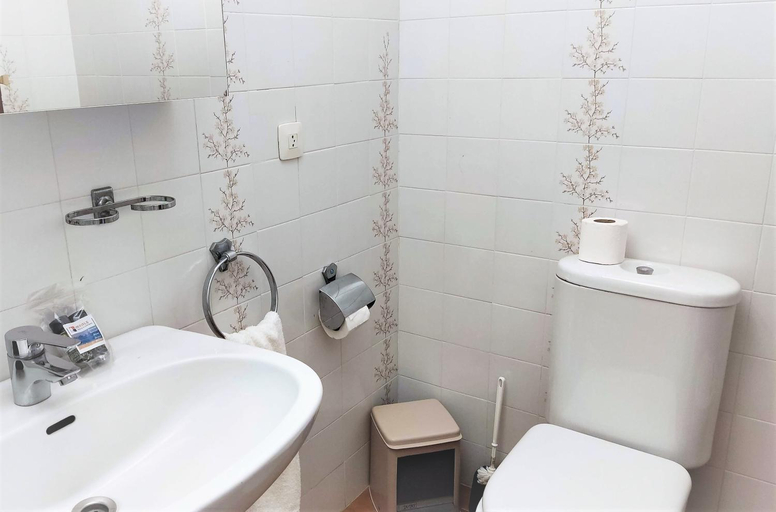 Bathroom 4, Apartaments Les Dunes, Girona