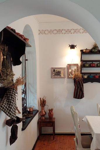 Others 5, Casa Calin, Vama