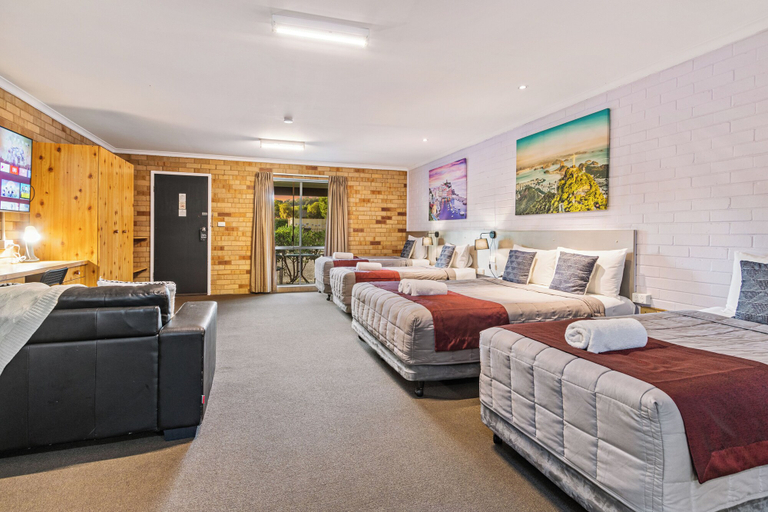 Bedroom 3, Burringa Motel, Wagga Wagga - Pt A