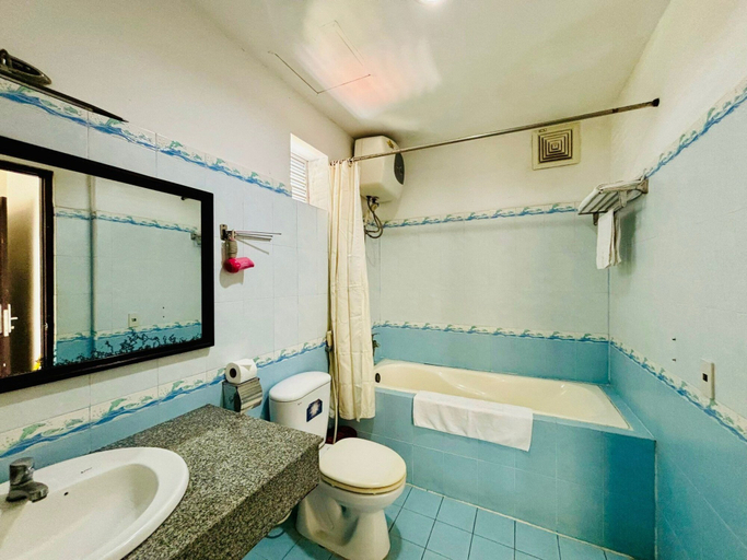 Bathroom 3, Hai Au Hotel, Nha Trang