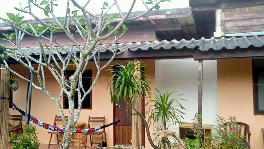 Exterior 14