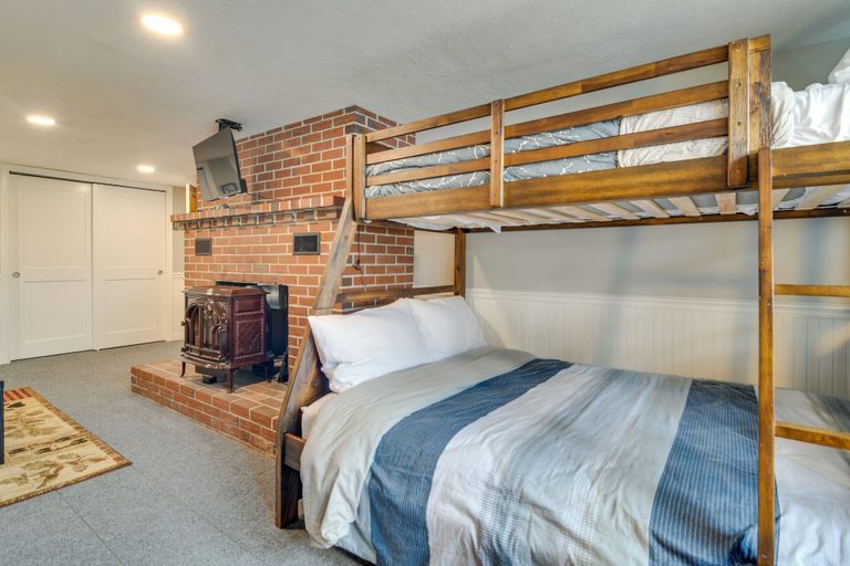 Bedroom 3, Lakefront Naples Retreat With Docks & Fire Pits!, Cumberland