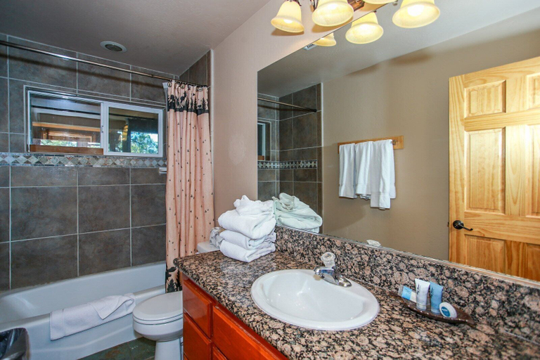Bathroom 3, Angel View Chalet #885, San Bernardino