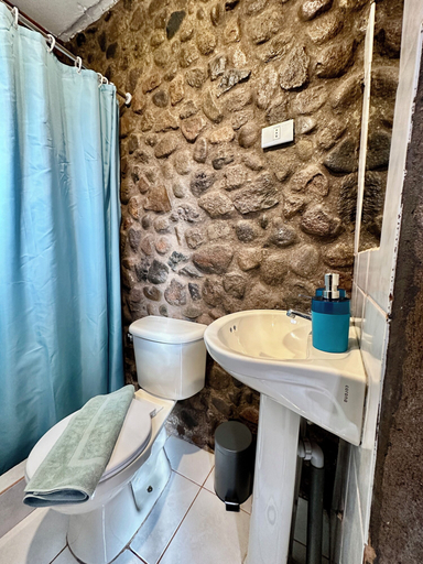 Bathroom 3, Hostal Qachi chentura, El Loa