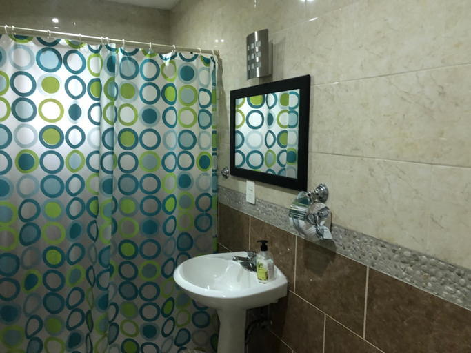 Bathroom 5, Los Robles, Tepoztlán