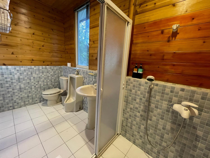 Bathroom 3, View on View B & B, Nantou