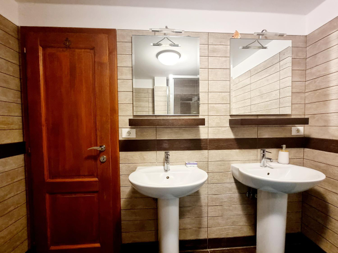 Bathroom 1, Apartments Lara 2 with more affordable parking, Piran