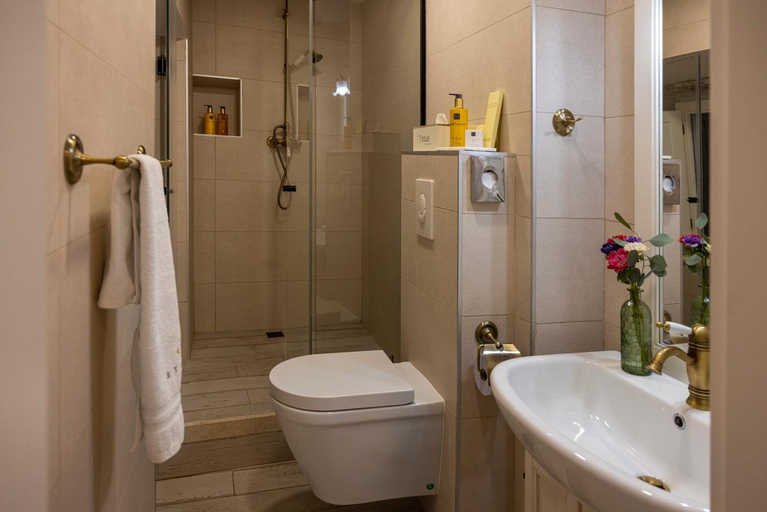Bathroom 2, Stayeva 11, Dubrovnik