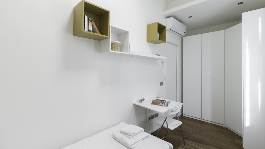 Others 5, Italianway Easy - Nazario Sauro 5, Milano
