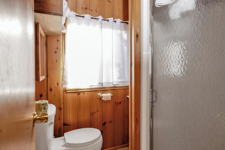 Bathroom 3, Pine Nest#2296, San Bernardino