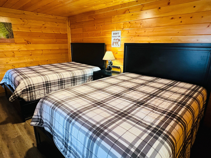 Bedroom 2, Dolly's # 1, Sevier