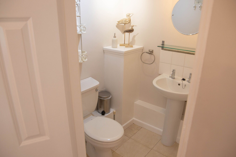 Bathroom 3, Dale Cottage, Shropshire