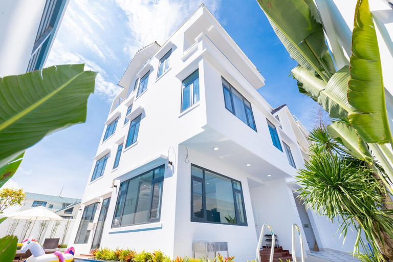Exterior 6