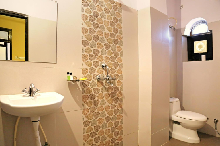 Bathroom 2, ACE Plaza Hotel, Udaipur