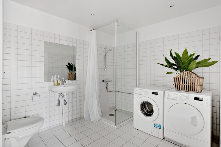 Bathroom 3, Spacious modern 1-bedroom apartment with a balcony in Copenhagen downtown, Copenhagen