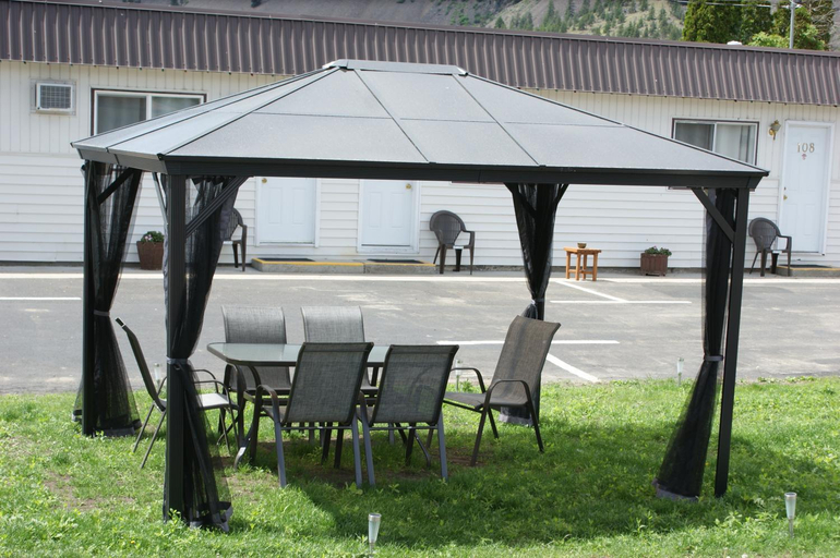 Others 3, Elks Motel, Okanagan-Similkameen