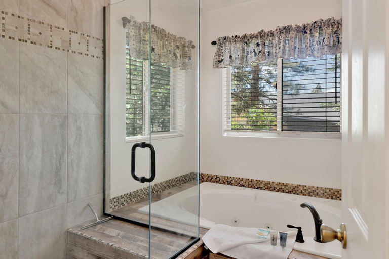 Bathroom 4, Chalet D'or #2163, San Bernardino