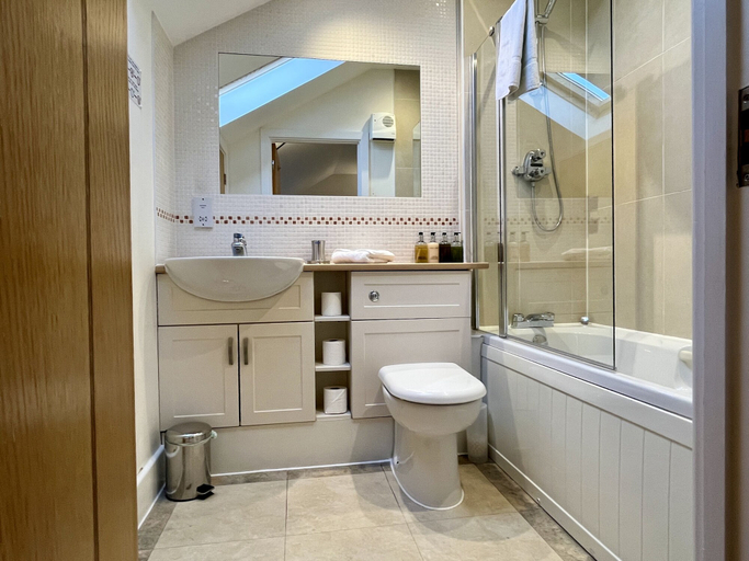 Bathroom, Your Space Apartments - Manor House, Cambridgeshire