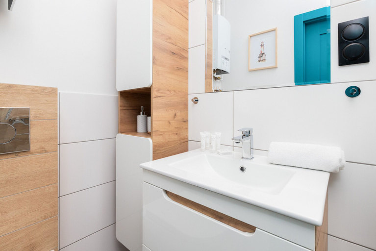 Bathroom 3, Old Town Apartment Garncarska by Renters, Gdańsk City