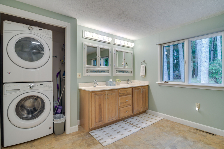 Bathroom 4, Lakefront Naples Retreat With Docks & Fire Pits!, Cumberland