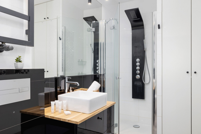 Bathroom 4, Osiedle Życzeń Apartment by Renters, Kraków