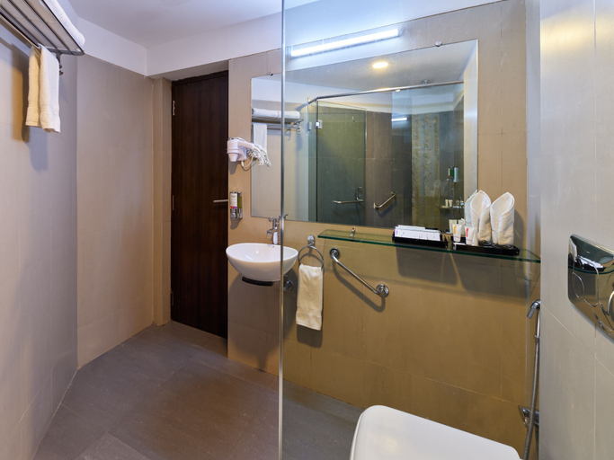 Bathroom 5, Sterling Mount Abu, Sirohi