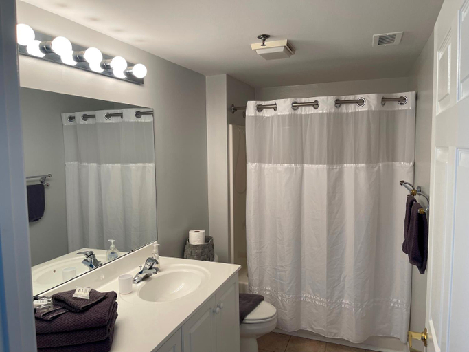 Bathroom, Water Street Retreat 04, New Hanover