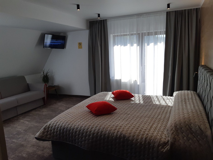 Room 4, Vila Trapez, Sacele
