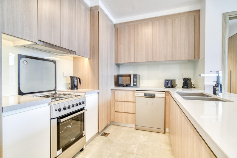 Others 4, Elegant 2BR w Breathtaking Marina Balcony, Dubai