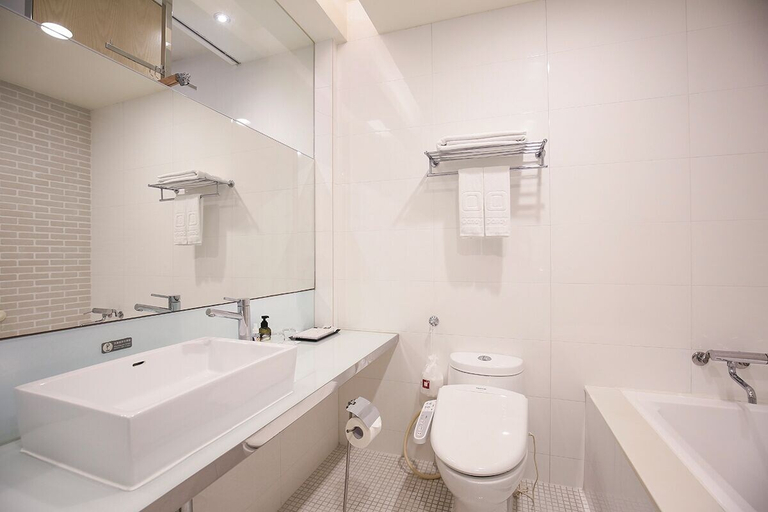 Bathroom 4, Dandy Hotel - Tianjin Branch, Taipei City