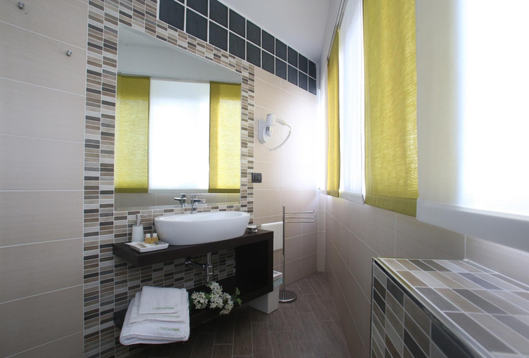 Bathroom 2, L'Essenza B&B, Reggio Di Calabria