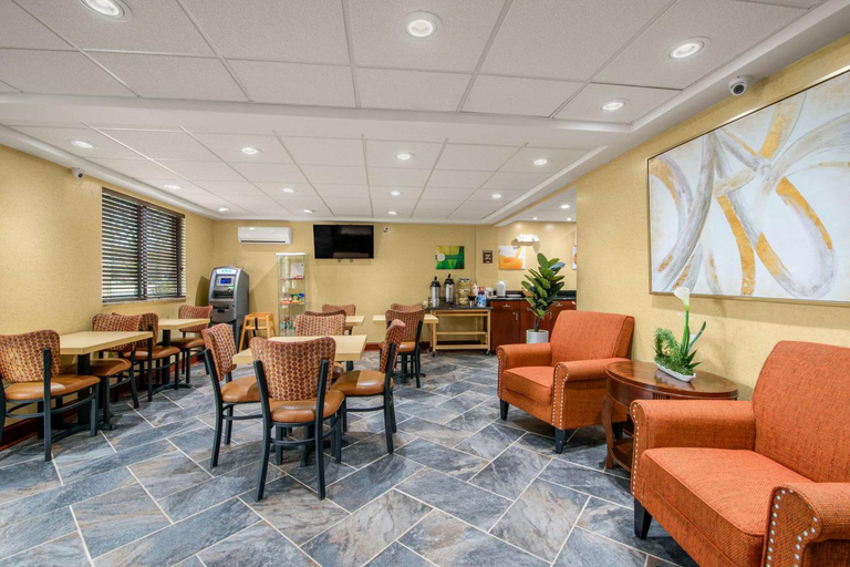 Food & Drinks 4, Hibiscus Inn & Suites, Atlantic
